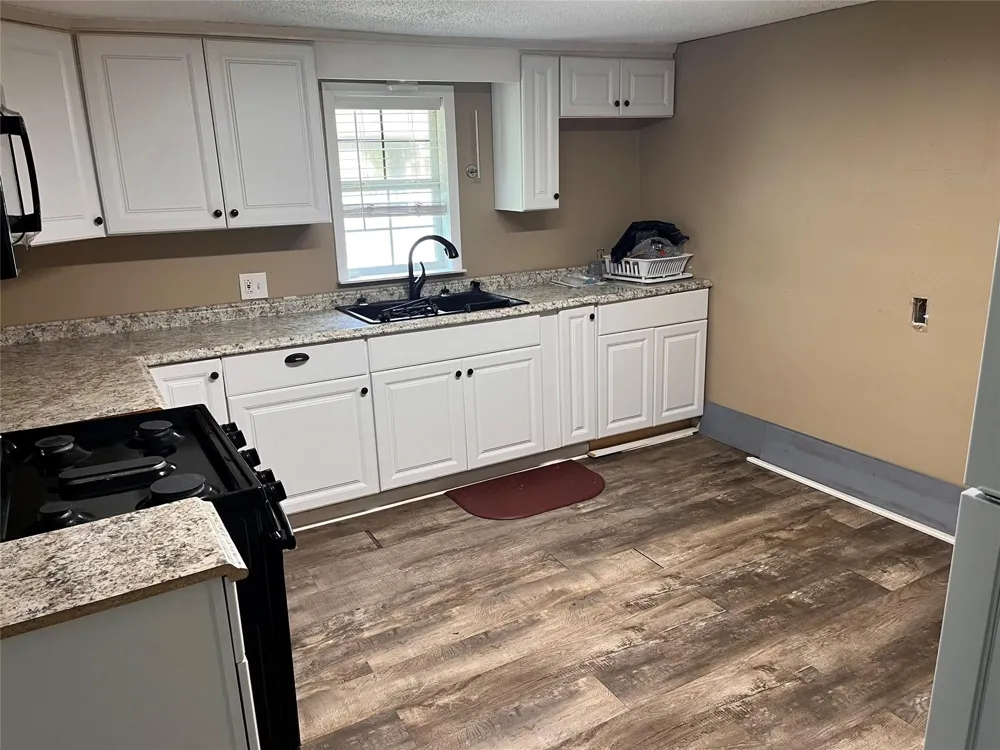 208 E Pecan Lane Clute, TX 77531