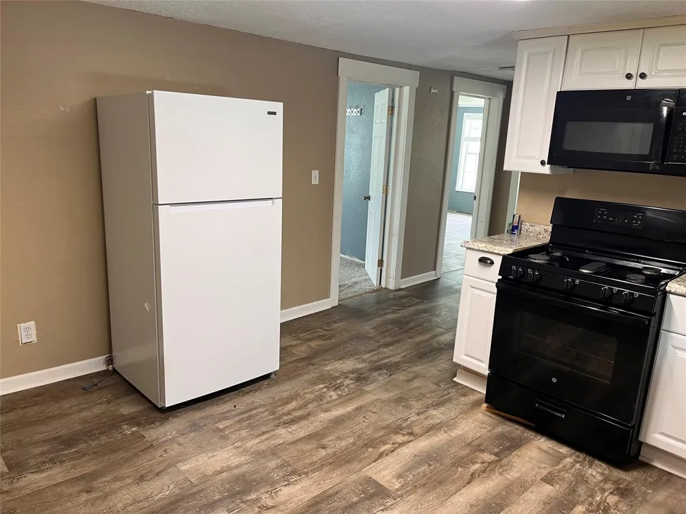 208 E Pecan Lane Clute, TX 77531