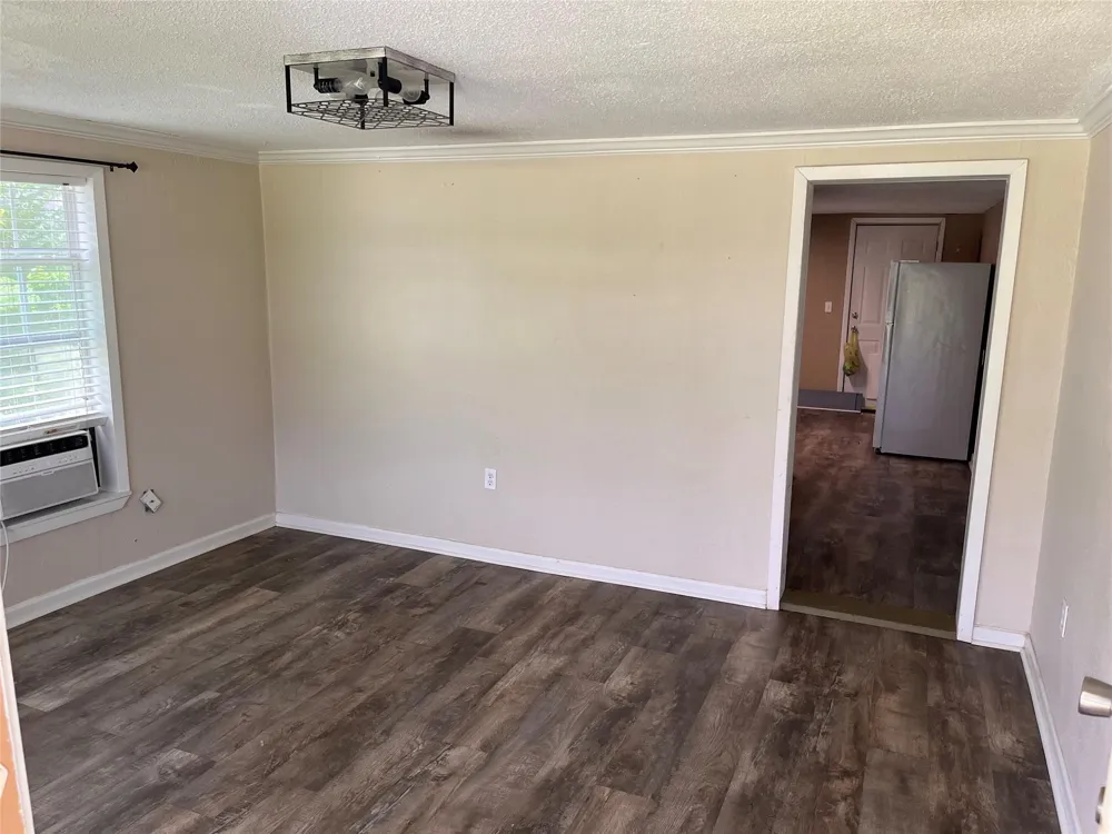 208 E Pecan Lane Clute, TX 77531
