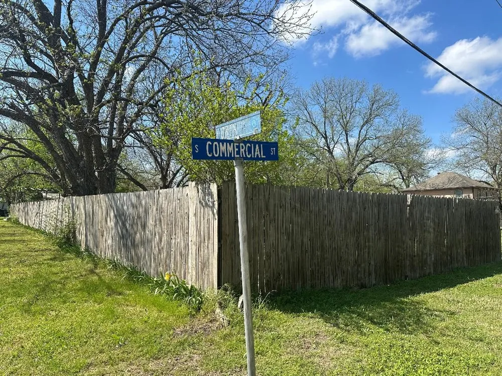 302 Commercial Street Bells, TX 75414