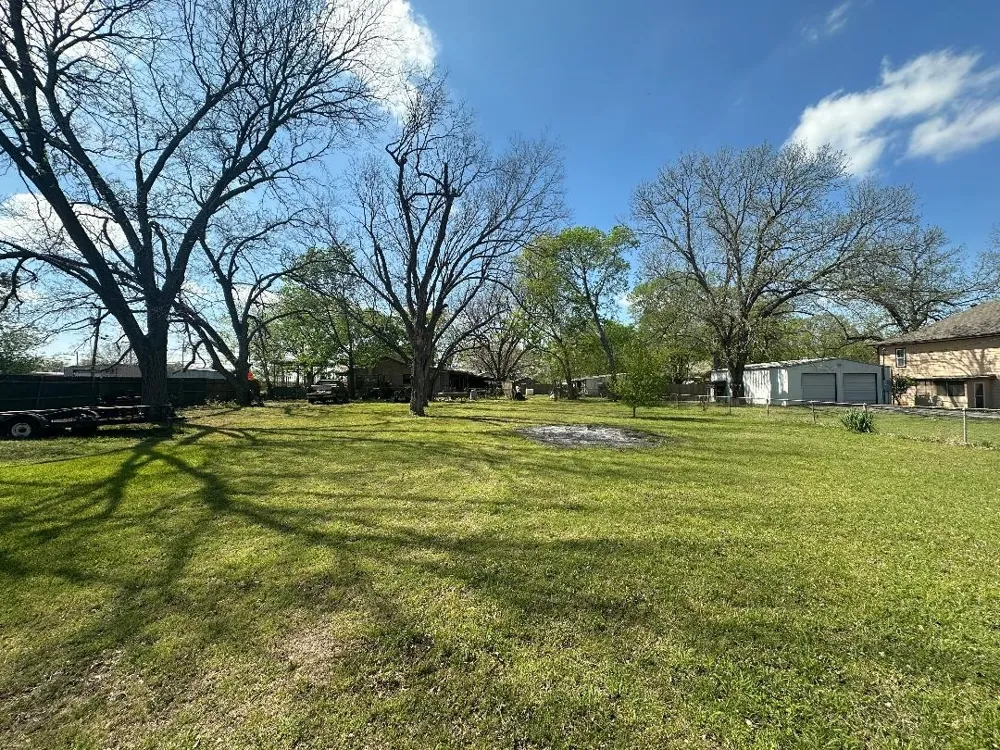 302 Commercial Street Bells, TX 75414