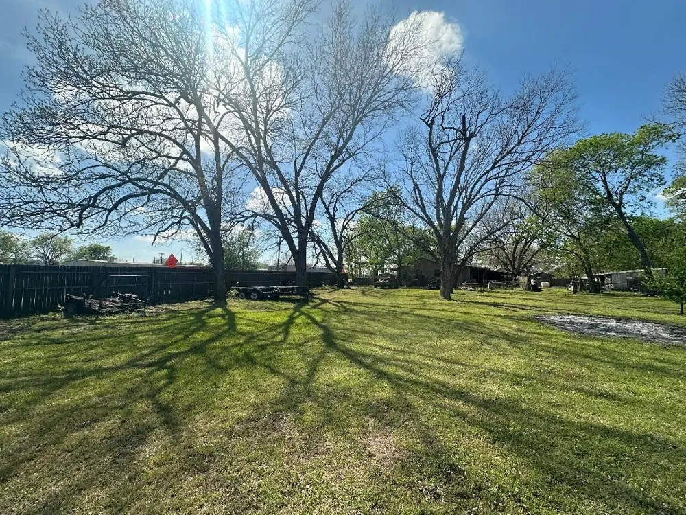 302 Commercial Street Bells, TX 75414
