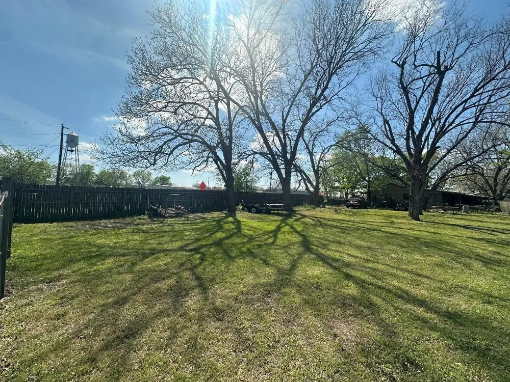 302 Commercial Street Bells, TX 75414
