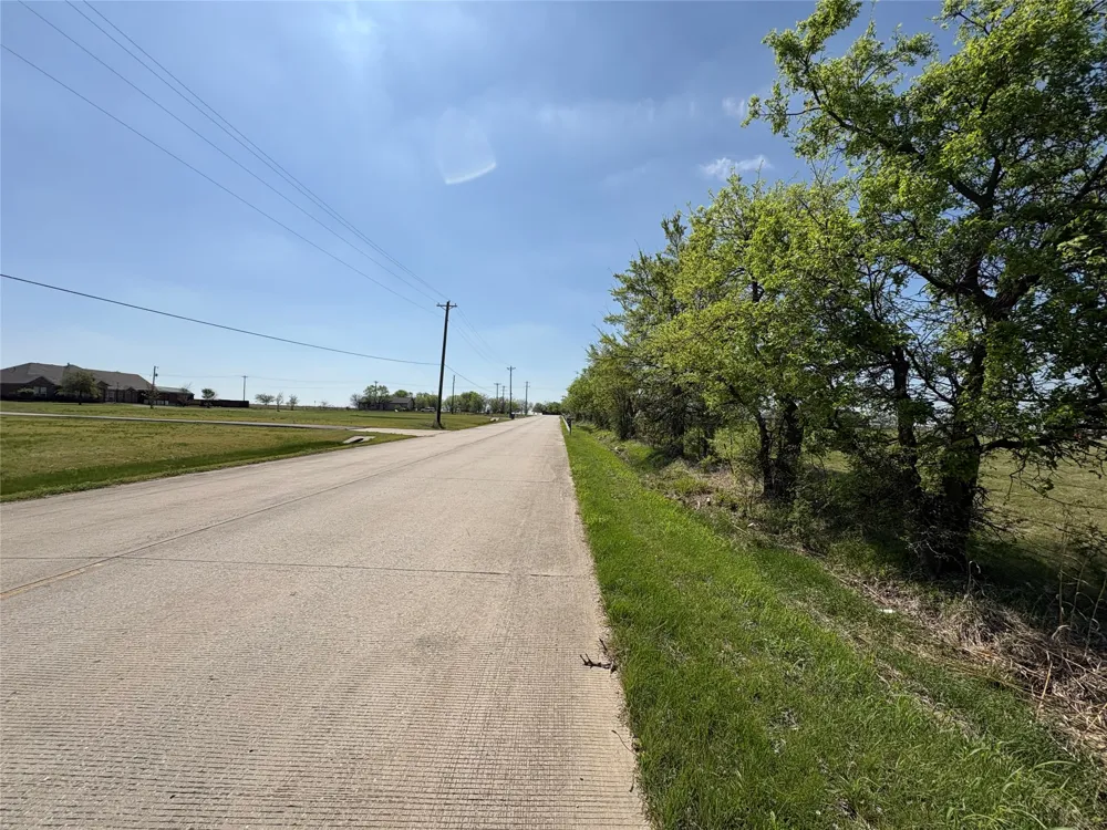 717 Smith Road Ponder, TX 76259