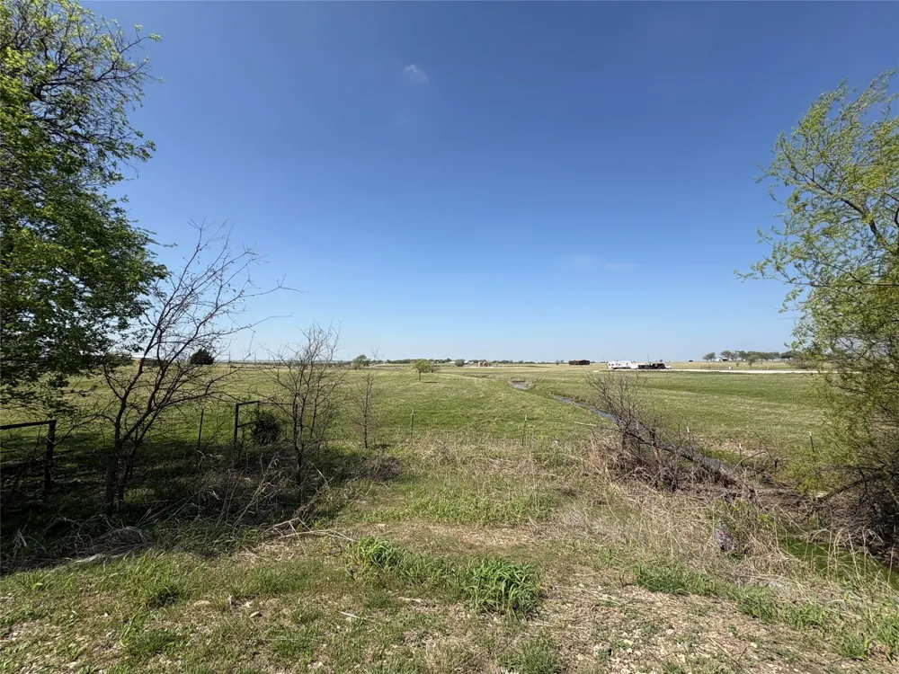 717 Smith Road Ponder, TX 76259