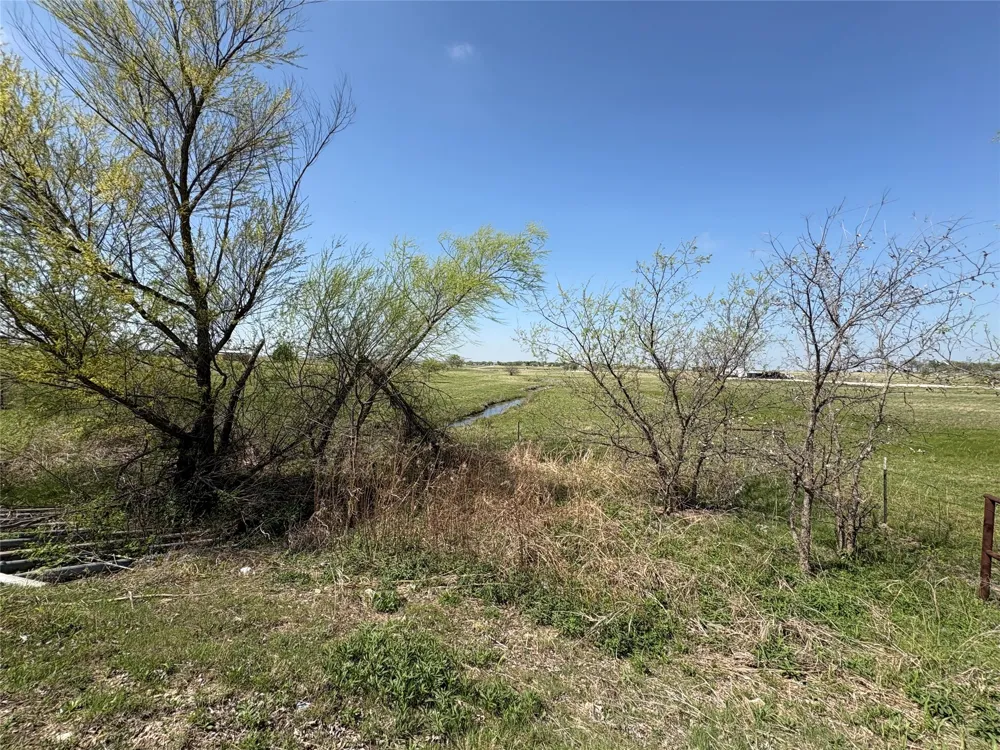 717 Smith Road Ponder, TX 76259