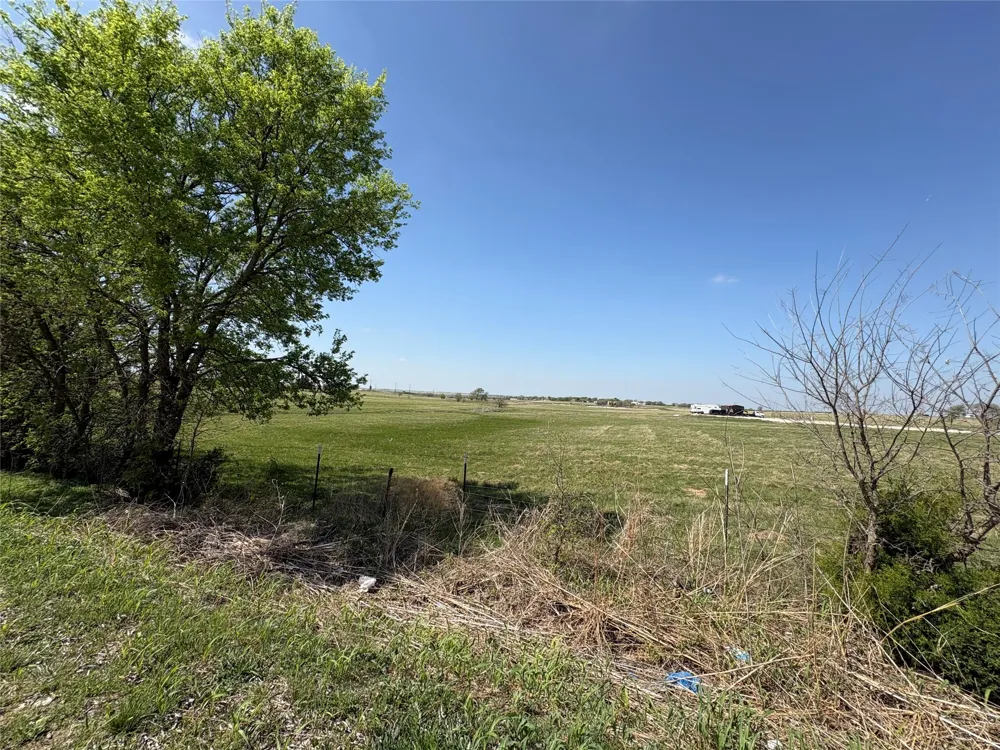 717 Smith Road Ponder, TX 76259