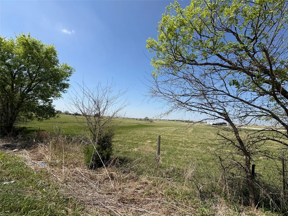 717 Smith Road Ponder, TX 76259