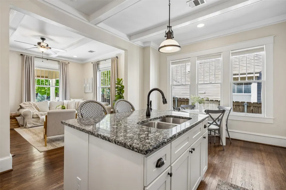 214 S Montclair Avenue Dallas, TX 75208