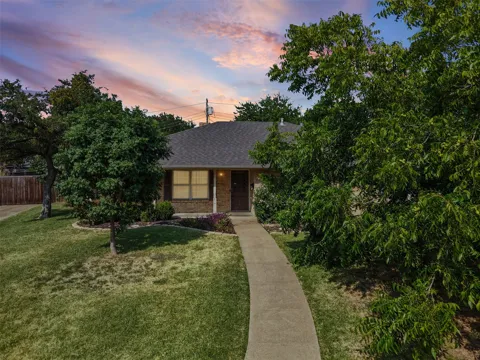 1415 Moss Rose Circle