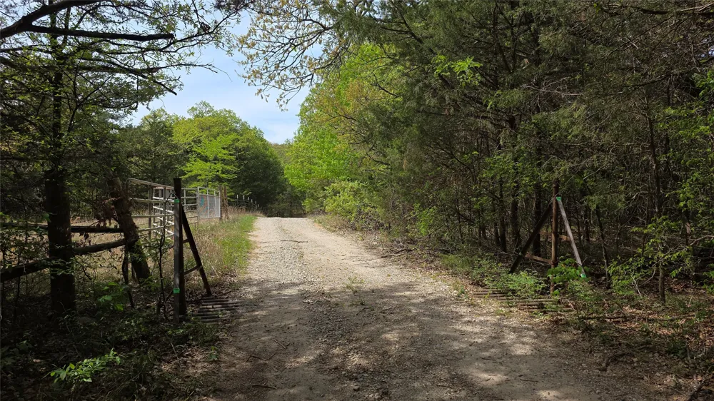 1975 County Road 1025 Ravenna, TX 75476