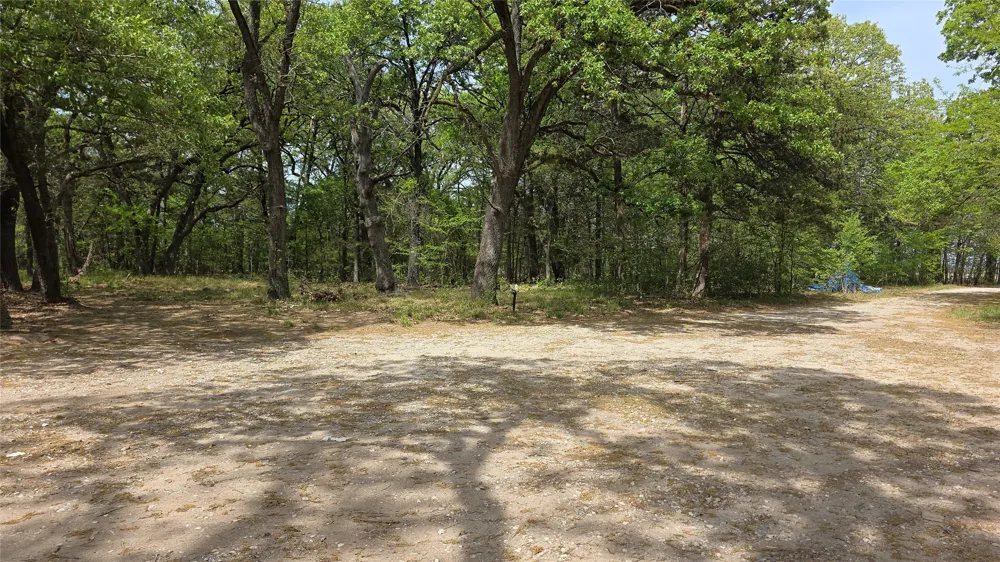 1975 County Road 1025 Ravenna, TX 75476