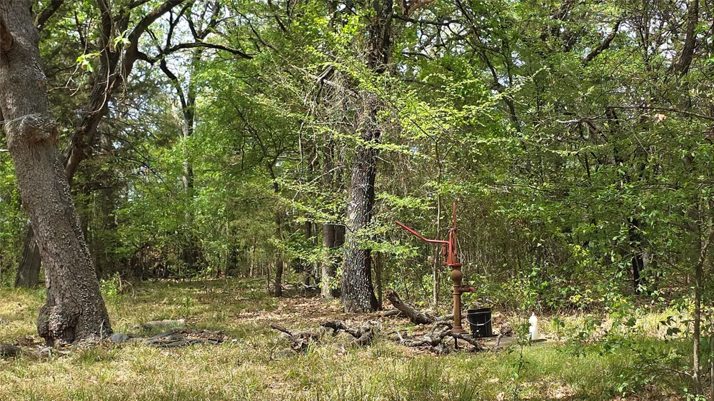 1975 County Road 1025 Ravenna, TX 75476