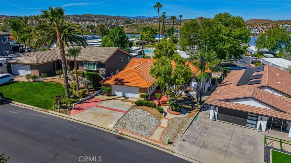 22470 Lighthouse Drive Canyon Lake, CA 92587