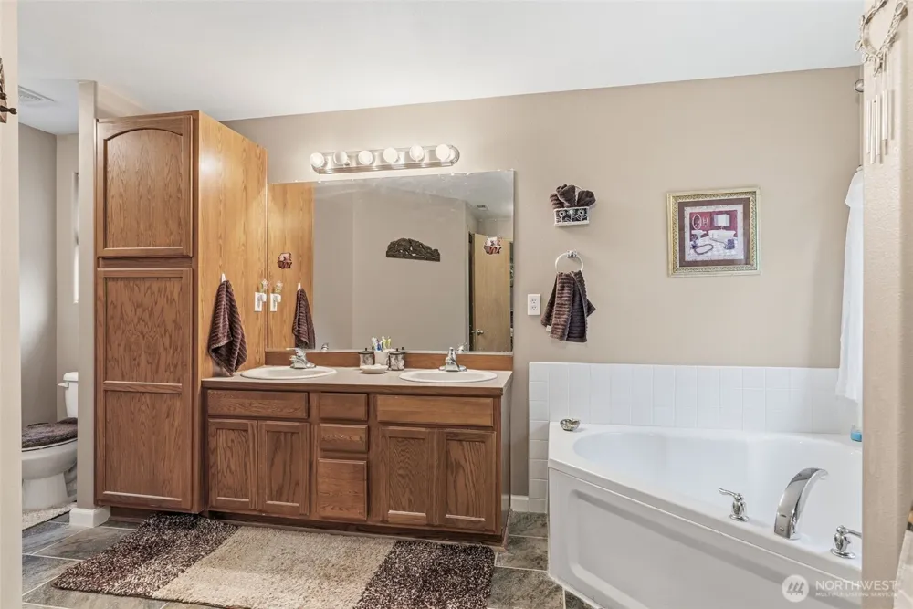 260 Trinity Drive Castle Rock, WA 98611