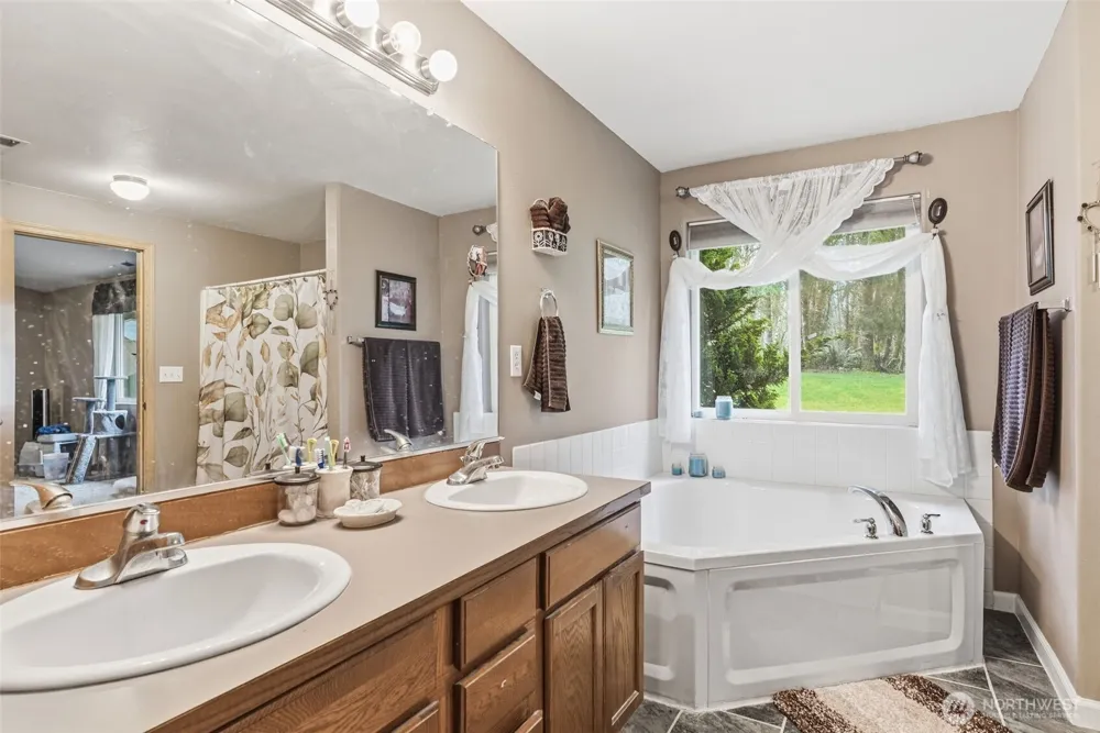 260 Trinity Drive Castle Rock, WA 98611