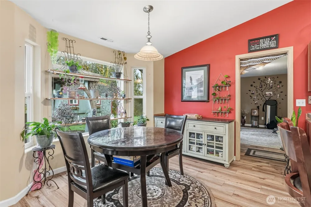 260 Trinity Drive Castle Rock, WA 98611
