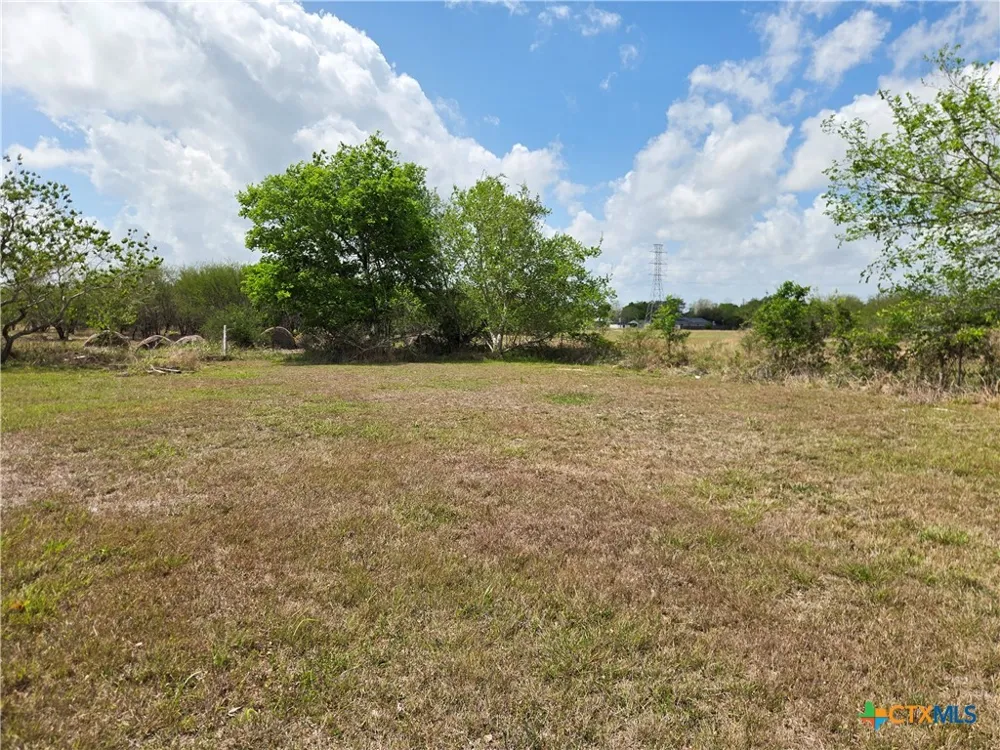 3205 Callis Victoria, TX 77901