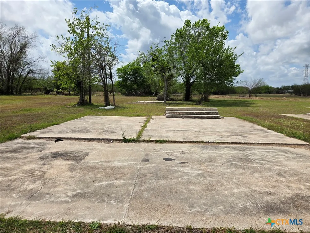 3205 Callis Victoria, TX 77901