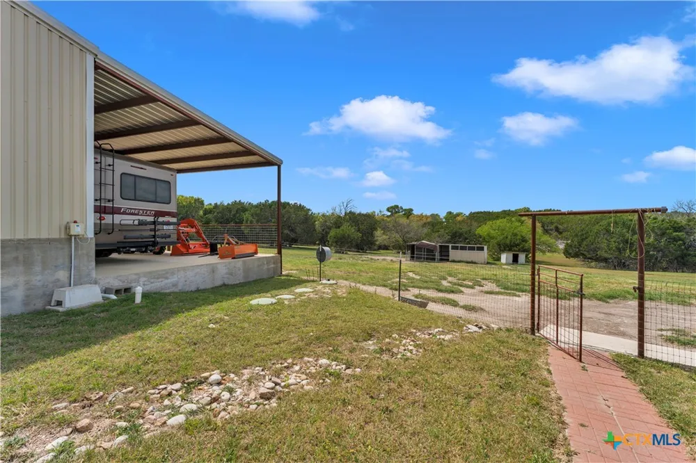 5020 County Road 252 Bertram, TX 78605