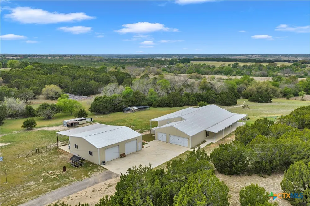 5020 County Road 252 Bertram, TX 78605
