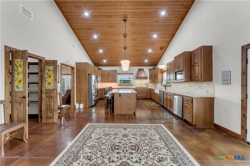 5020 County Road 252 Bertram, TX 78605