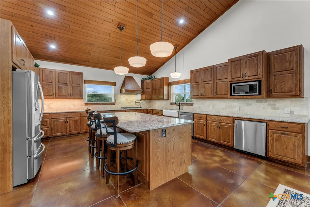 5020 County Road 252 Bertram, TX 78605