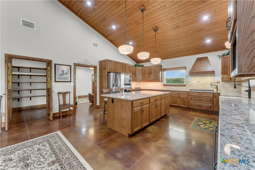 5020 County Road 252 Bertram, TX 78605