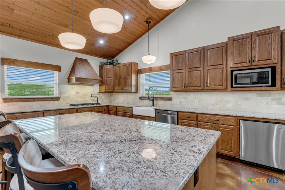 5020 County Road 252 Bertram, TX 78605