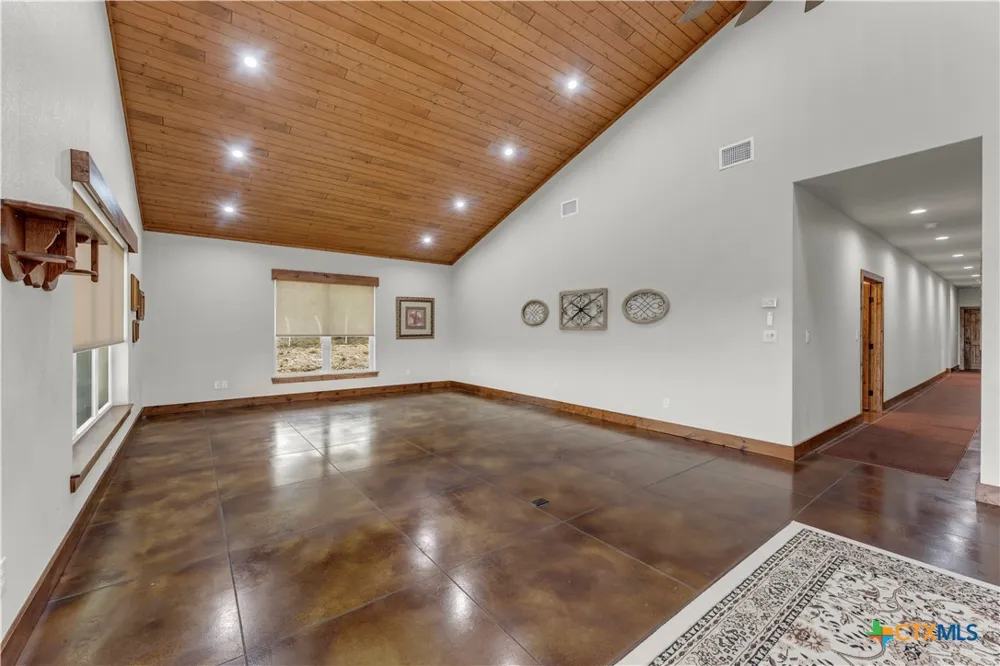 5020 County Road 252 Bertram, TX 78605