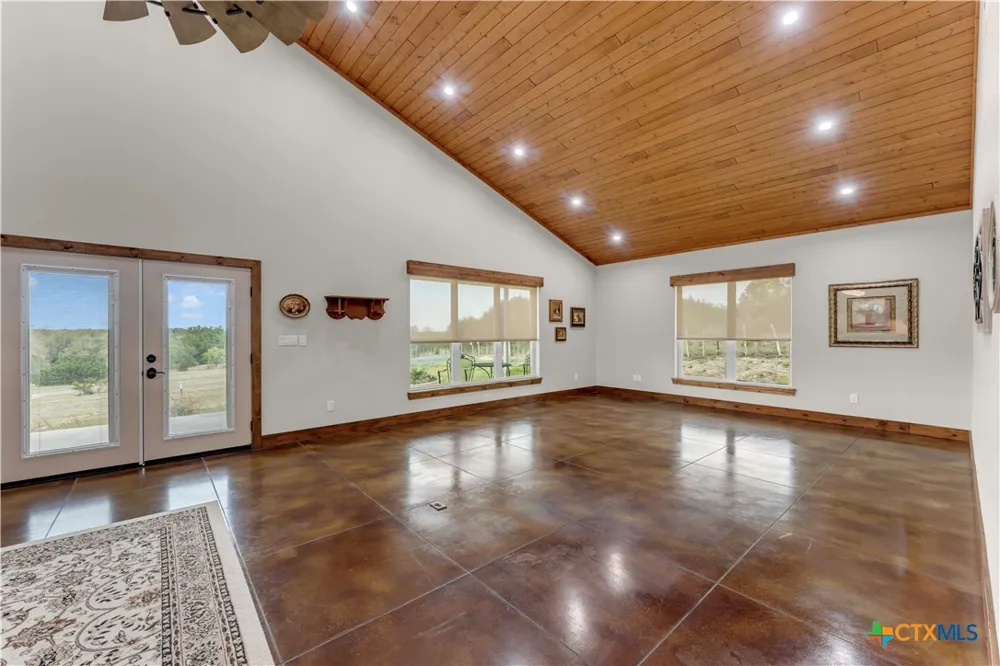 5020 County Road 252 Bertram, TX 78605