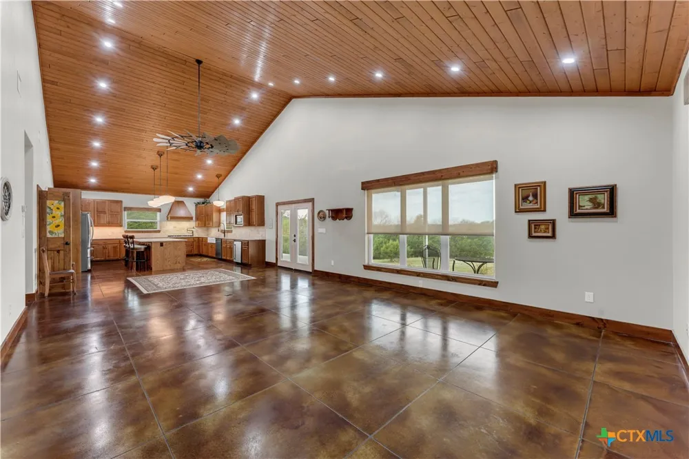 5020 County Road 252 Bertram, TX 78605