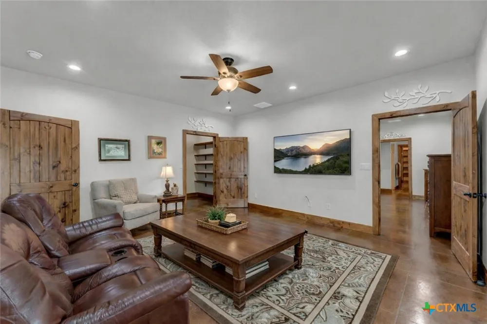 5020 County Road 252 Bertram, TX 78605
