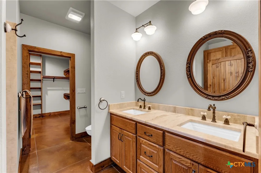 5020 County Road 252 Bertram, TX 78605