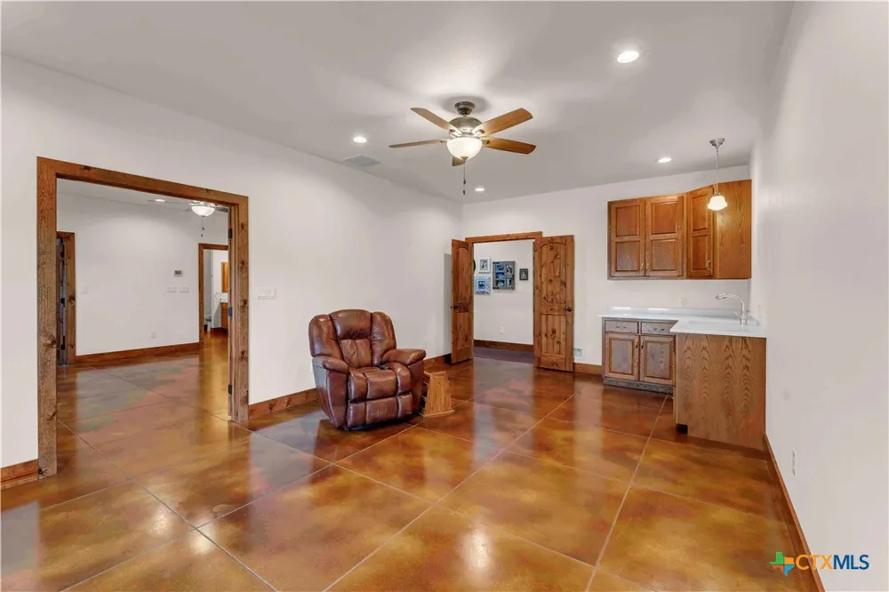 5020 County Road 252 Bertram, TX 78605