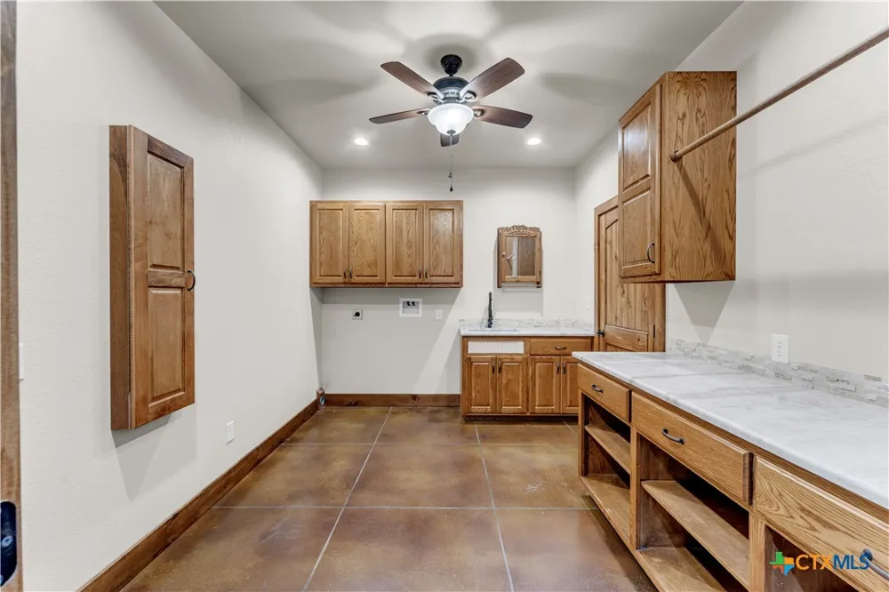 5020 County Road 252 Bertram, TX 78605