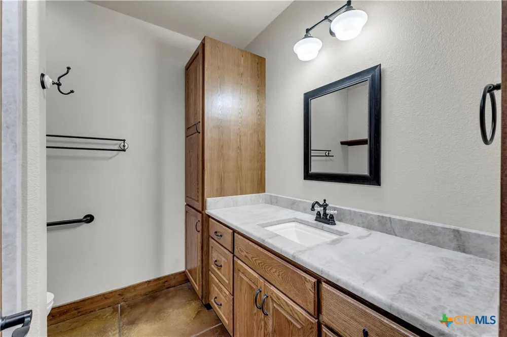 5020 County Road 252 Bertram, TX 78605
