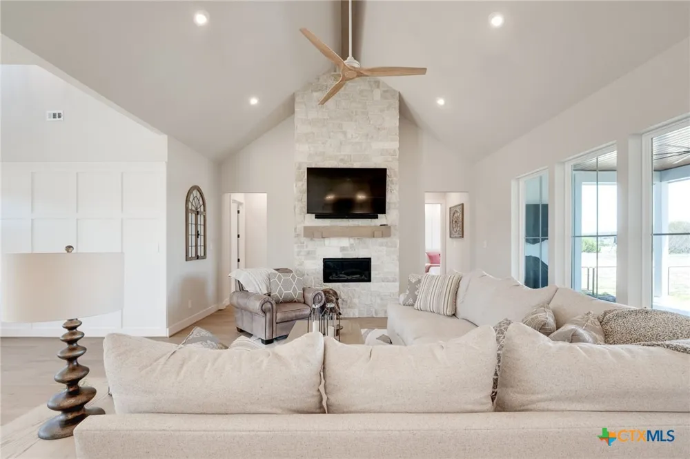 305 Willow Oak Goldthwaite, TX 76844