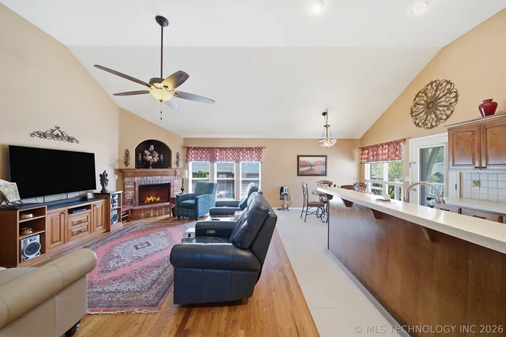 2015 W 4th Place S Claremore, OK 74017