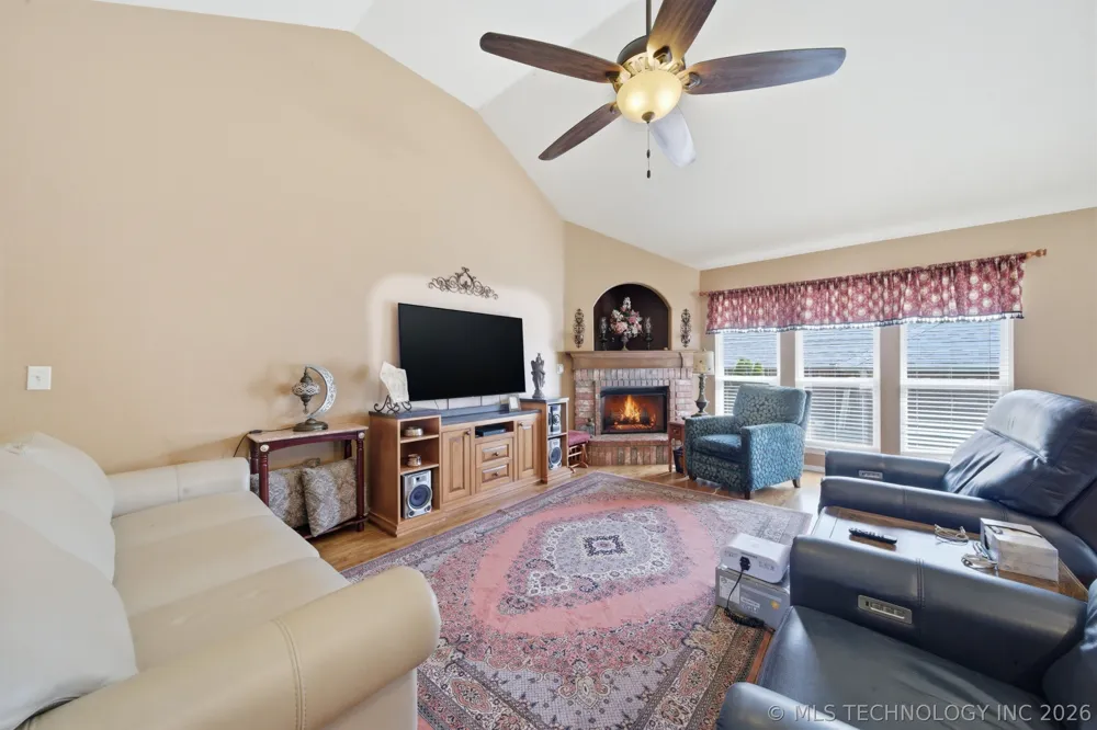 2015 W 4th Place S Claremore, OK 74017