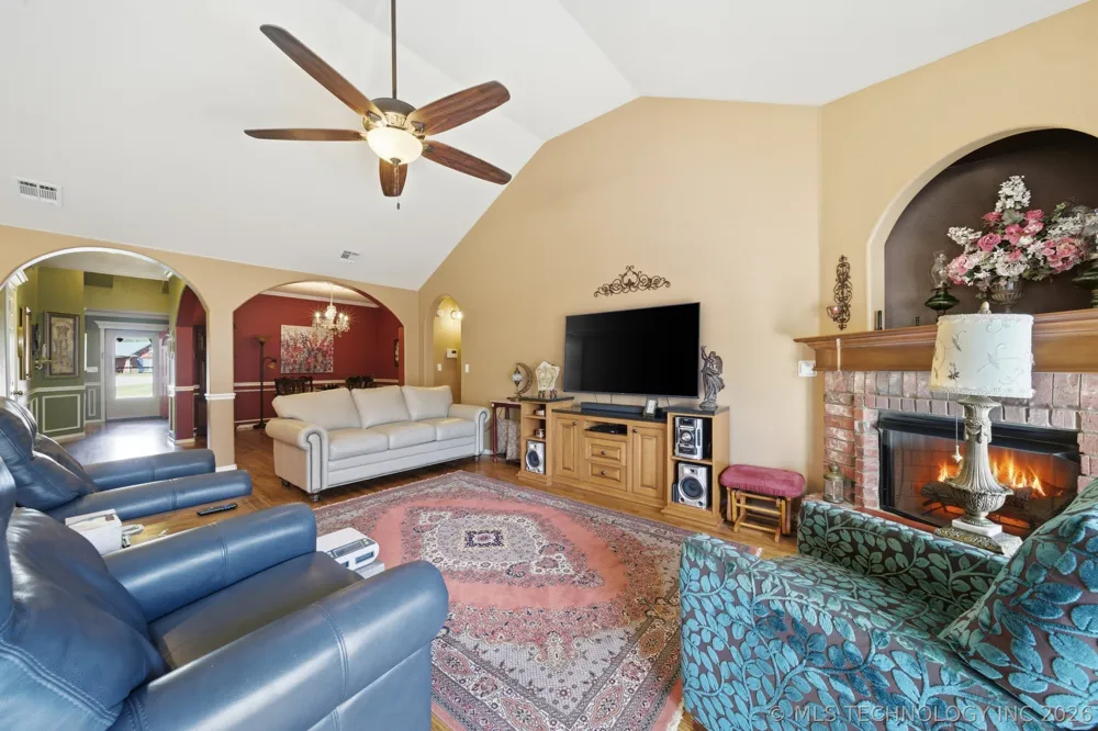 2015 W 4th Place S Claremore, OK 74017
