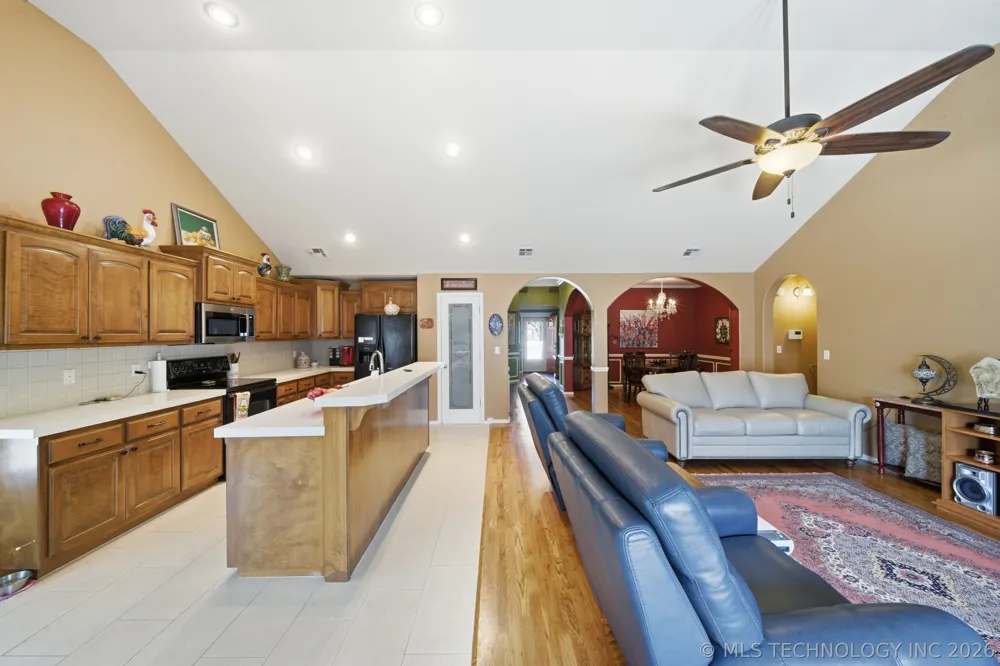 2015 W 4th Place S Claremore, OK 74017