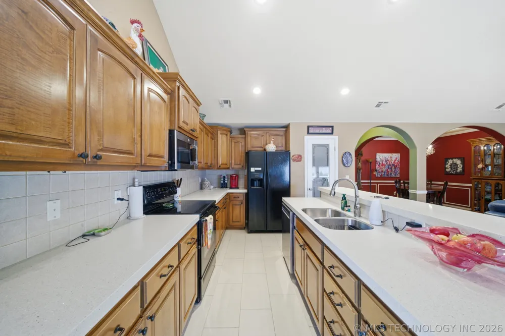 2015 W 4th Place S Claremore, OK 74017