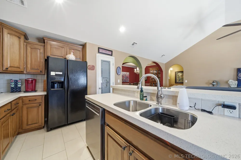 2015 W 4th Place S Claremore, OK 74017