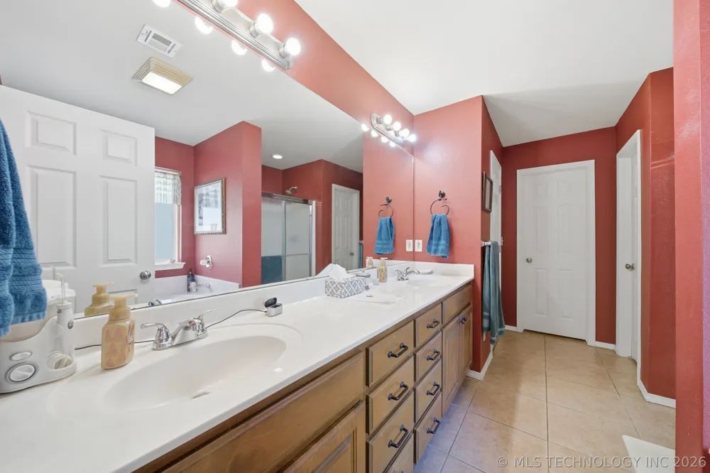 2015 W 4th Place S Claremore, OK 74017