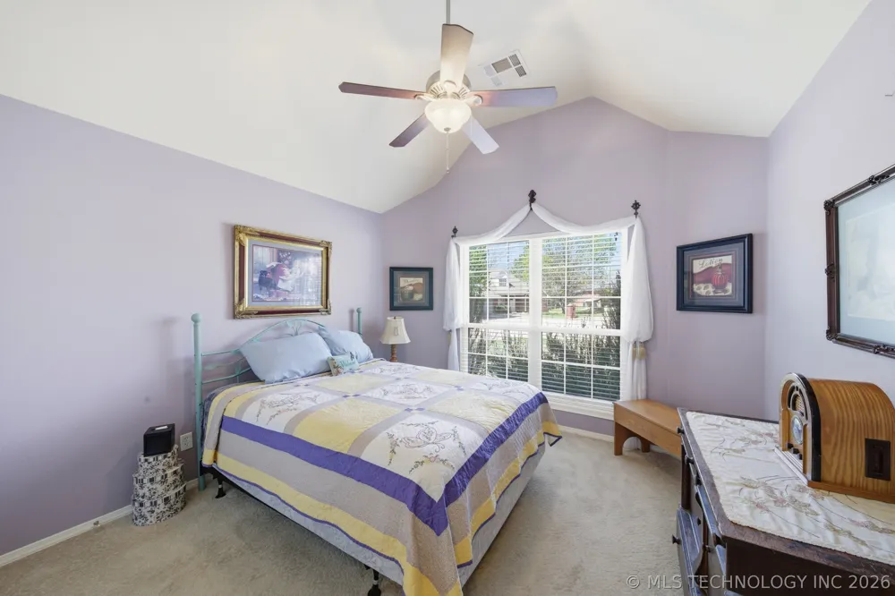2015 W 4th Place S Claremore, OK 74017