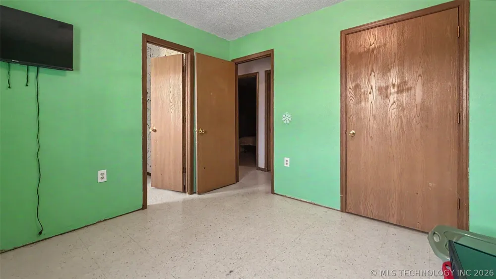 1017 Carla Avenue Stilwell, OK 74960