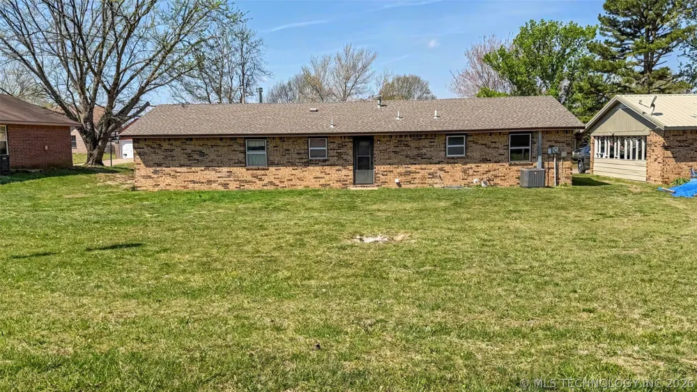 1017 Carla Avenue Stilwell, OK 74960