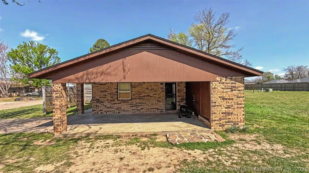 1017 Carla Avenue Stilwell, OK 74960