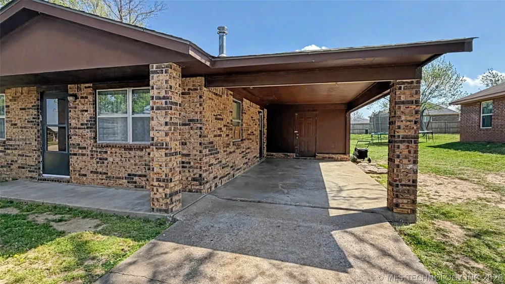 1017 Carla Avenue Stilwell, OK 74960